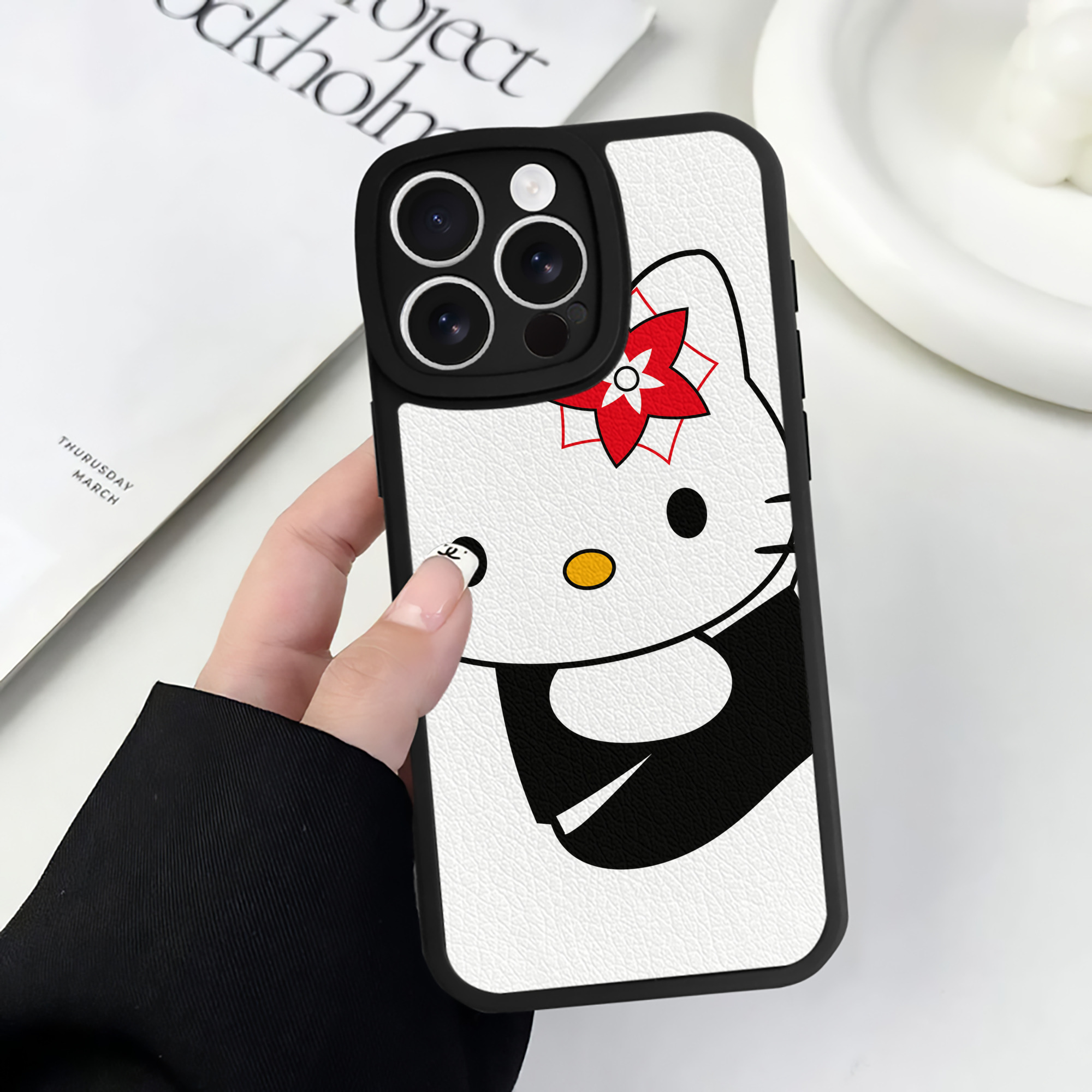 （画像用） Hello Kitty ハローキティ 【iPhone 16シリーズ対応】シリコンスマホケース（レザー調） 材質：シリコン